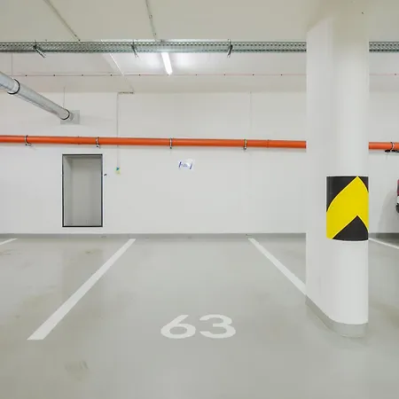 Daire Days - Family Friendly One-bedroom With Balcony, Tv & Netflix In Holesovice *