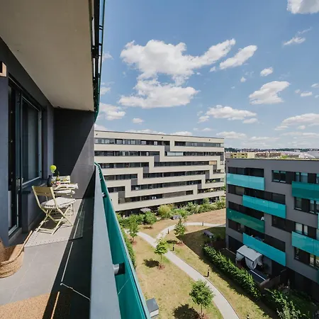 Days - Family Friendly One-bedroom With Balcony & Tv In Holesovice * 布拉格