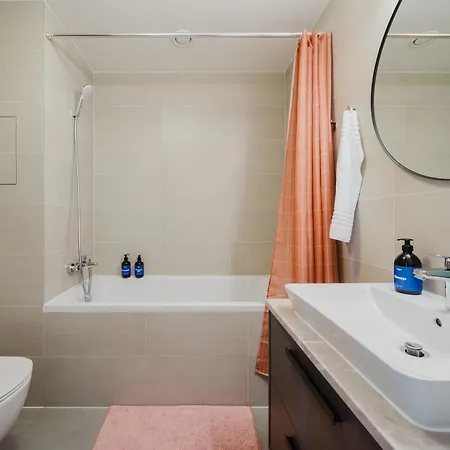 Days - Family Friendly One-bedroom With Balcony, Tv & Netflix In Holesovice Lägenhet Prag