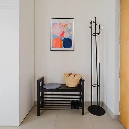 Days - Family Friendly One-bedroom With Balcony & Tv In Holesovice *