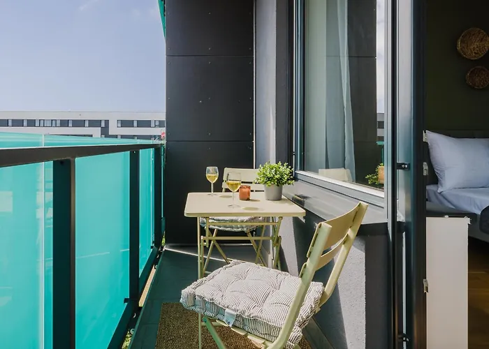شقة Days - Family Friendly One-bedroom With Balcony, Tv & Netflix In Holesovice
