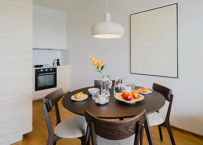شقة Days - Family Friendly One-bedroom With Balcony, Tv & Netflix In Holesovice *