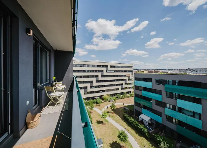 Days - Family Friendly One-bedroom With Balcony, Tv & Netflix In Holesovice * براغ