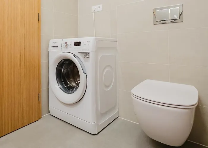 Days - Family Friendly One-bedroom With Balcony, Tv & Netflix In Holesovice * براغ