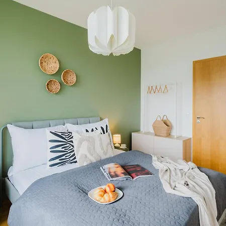 דירה Days - Family Friendly One-bedroom With Balcony, Tv & Netflix In Holesovice