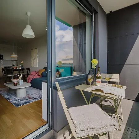 Apartamento Days - Family Friendly One-bedroom With Balcony, Tv & Netflix In Holesovice